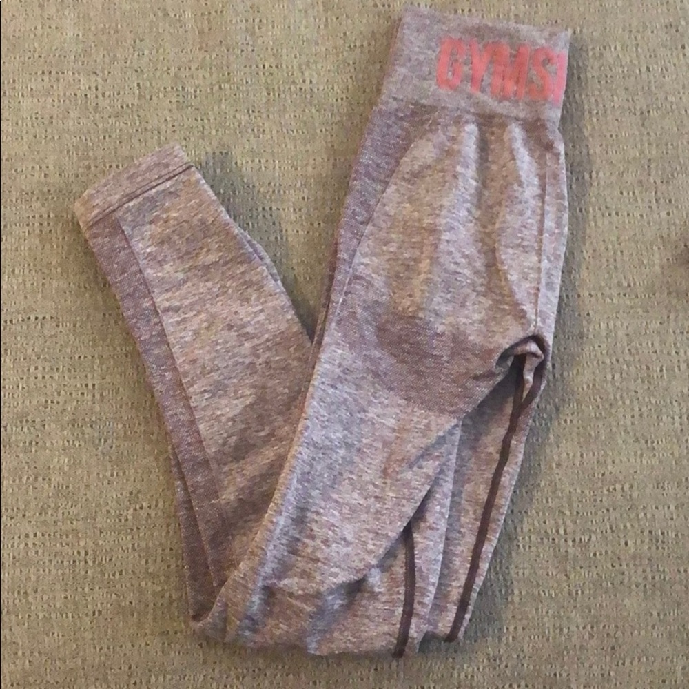 Gym shark leggings